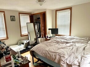 57 Pleasant St, Unit 2 in Wakefield, MA - Building Photo - Building Photo