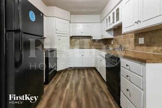 607 NE Short St in Lee's Summit, MO - Building Photo - Building Photo