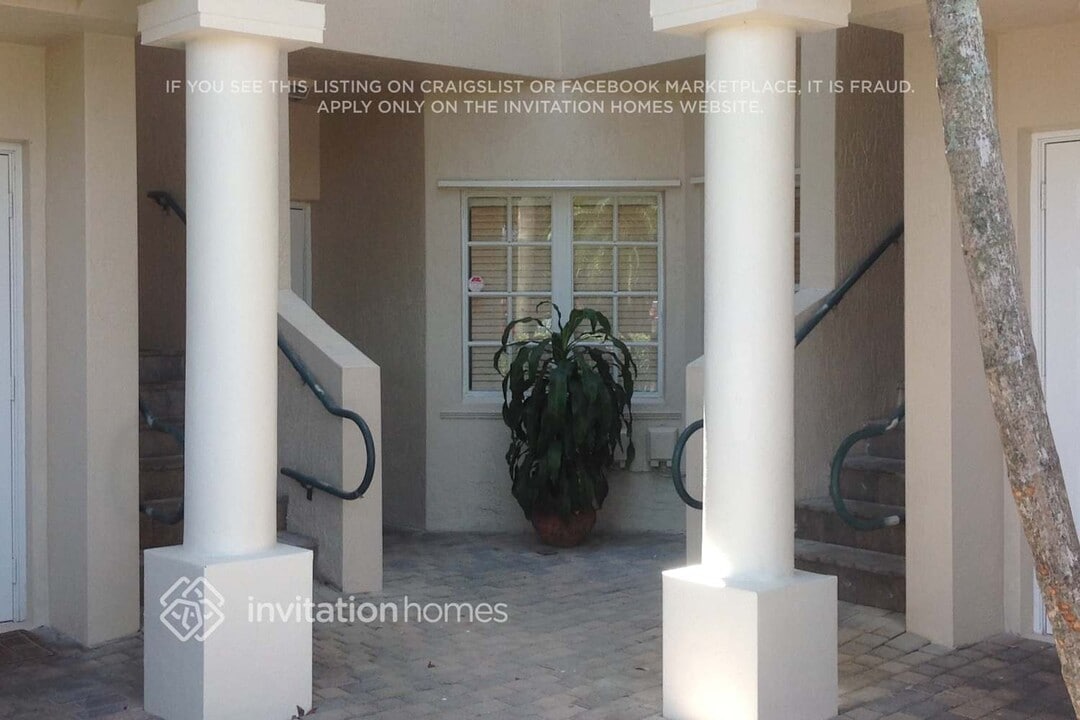 5620 NW 114th Path in Doral, FL - Building Photo