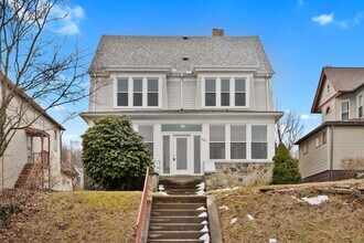 1528 Ridge Ave in Coraopolis, PA - Building Photo - Building Photo