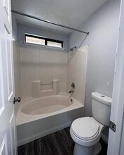 824 Lois Ln in Lancaster, CA - Building Photo - Building Photo