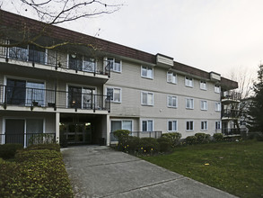 534 Smith Ave in Coquitlam, BC - Building Photo - Building Photo