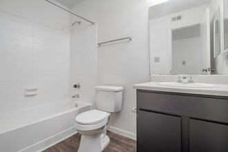 The Landing Apartments in Victoria, TX - Building Photo - Building Photo