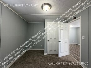 521 Spruce St in Vicksburg, MI - Building Photo - Building Photo