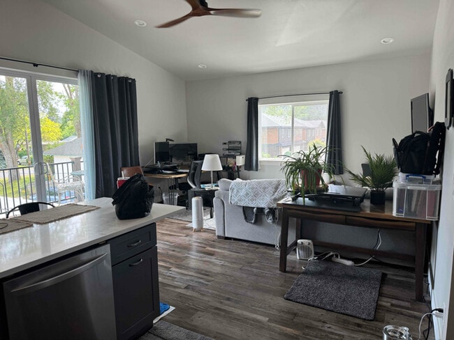 114 W Graves Rd in Spokane, WA - Building Photo - Building Photo