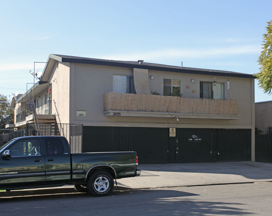 2455 Pasadena Ave in Long Beach, CA - Building Photo