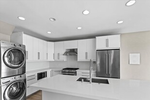 6955 Trolleyway, Unit A in Playa Del Rey, CA - Building Photo