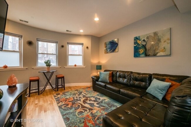 7401 N Hoyne Ave in Chicago, IL - Building Photo - Building Photo