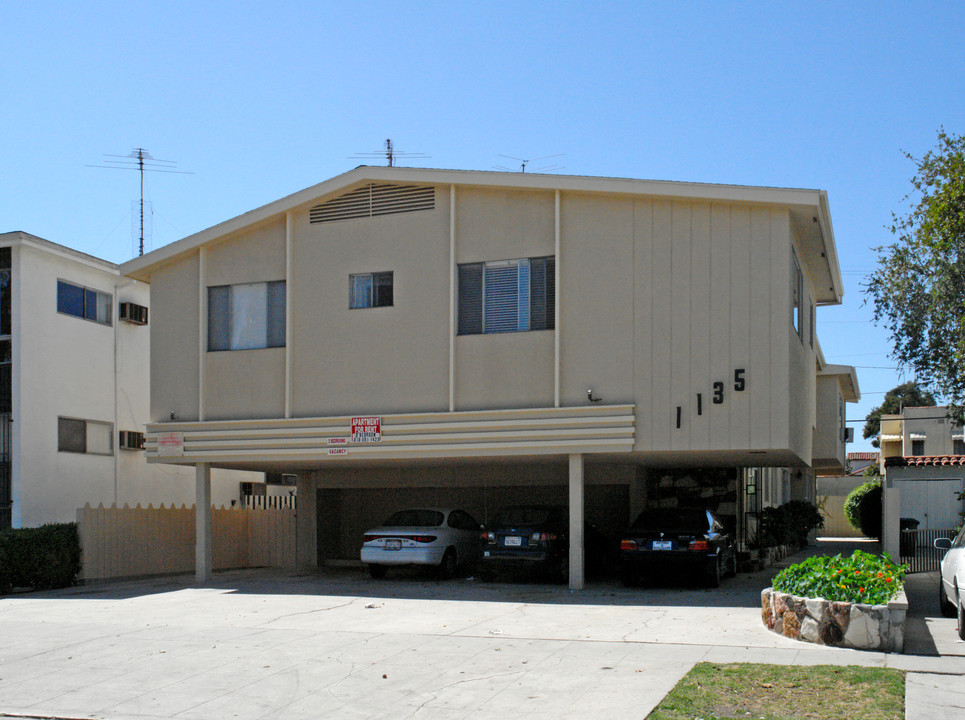 1135 S Bedford St in Los Angeles, CA - Building Photo