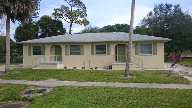 815 Freemont St, Unit #8 in Ft. Myers, FL - Building Photo - Building Photo