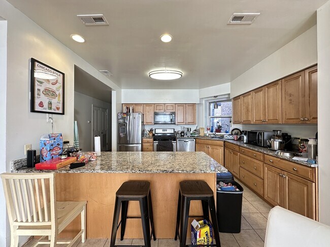 6711 N Sheridan Rd in Chicago, IL - Building Photo - Building Photo