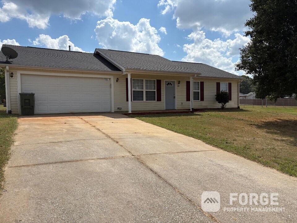 201 Rio Way in Anderson, SC - Building Photo