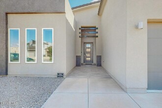 12324 Desert Palms Ave in El Paso, TX - Foto de edificio - Building Photo