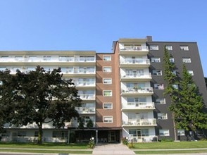 Bonaview Towers in Toronto, ON - Building Photo - Building Photo