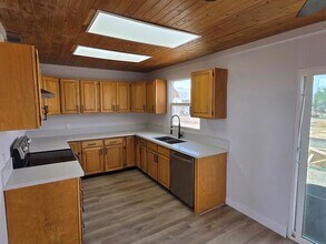 270 W Patricia Ln in Pahrump, NV - Building Photo - Building Photo