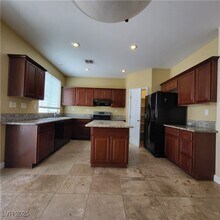 9957 Ridgehaven Ave in Las Vegas, NV - Building Photo - Building Photo