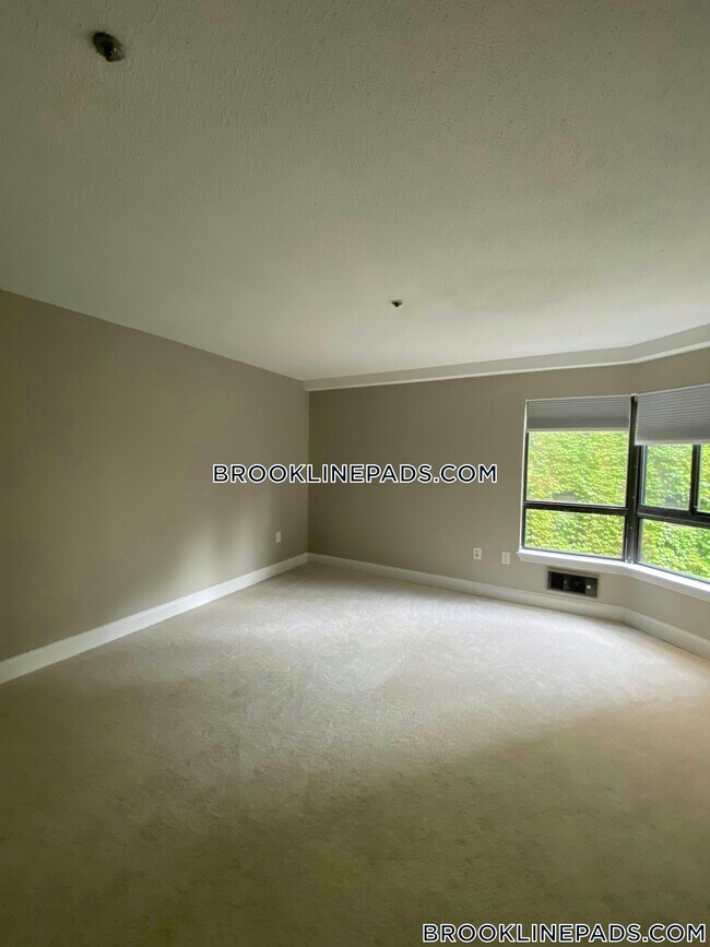1111 Beacon St in Brookline, MA - Building Photo - Building Photo