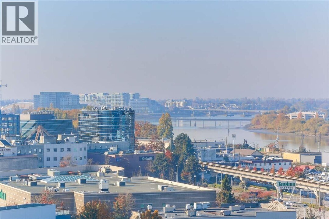 8688 Hazelbridge Wy in Richmond, BC - Building Photo