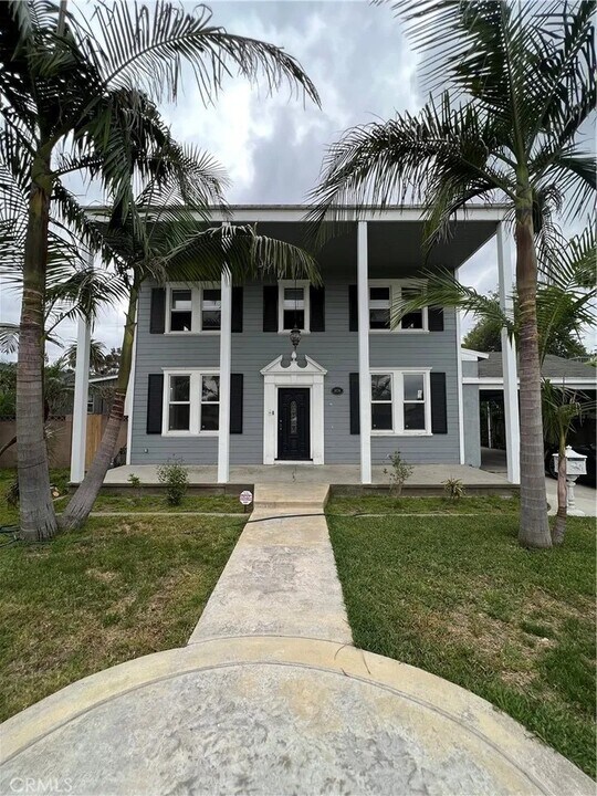 9136 Manzanar Ave in Downey, CA - Building Photo