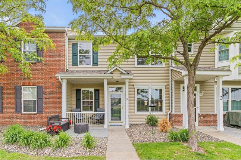 10981 Goodhue St NE in Blaine, MN - Foto de edificio