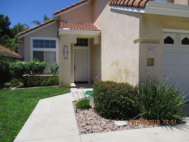 43085 Corte Salamanca in Temecula, CA - Building Photo - Building Photo