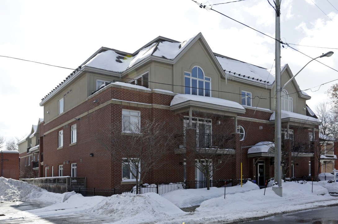 400 Mcleod St in Ottawa, ON - Building Photo