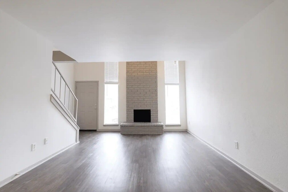 1124 Rutland Dr, Unit 0013 in Austin, TX - Building Photo