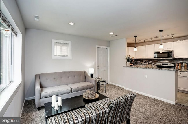 319 Burns St SE in Washington, DC - Building Photo - Building Photo