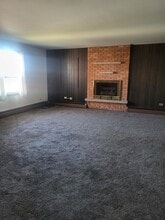 8435 S 81st Ave in Justice, IL - Foto de edificio - Building Photo