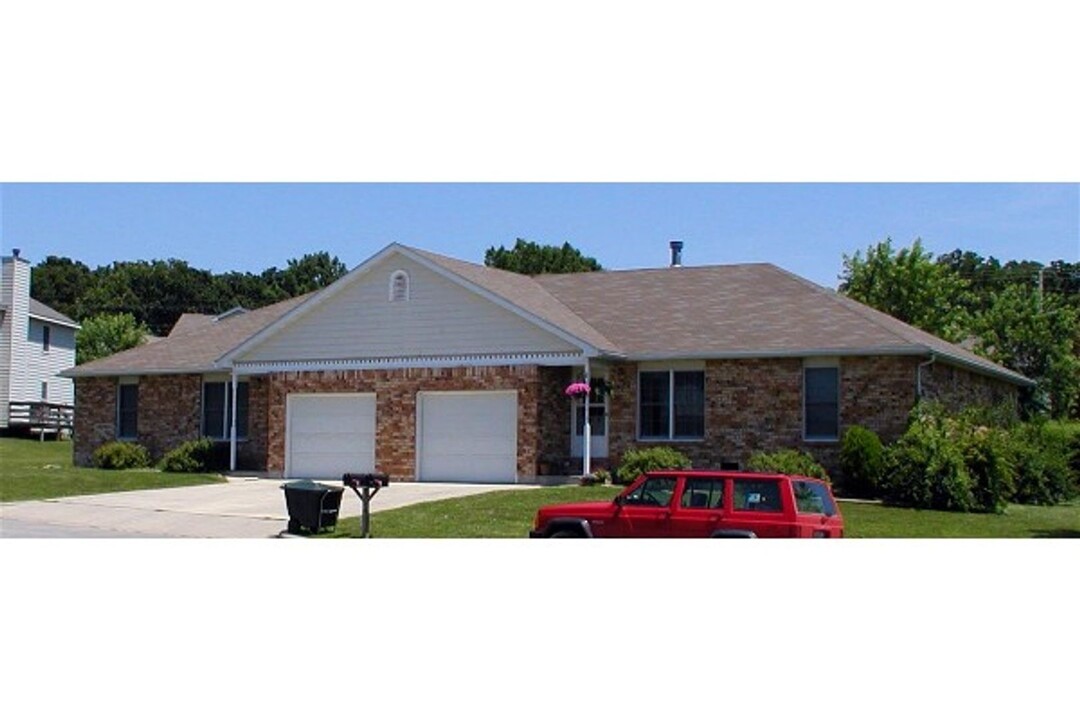 104 Oaktree Ln in Rolla, MO - Foto de edificio