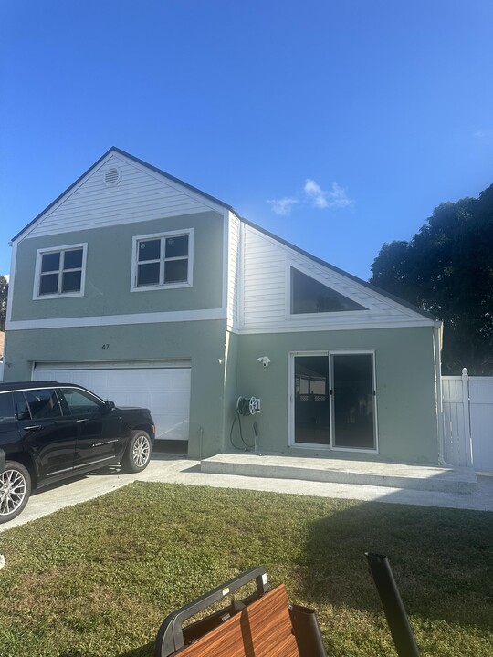 47 Buxton Ln in Boynton Beach, FL - Building Photo