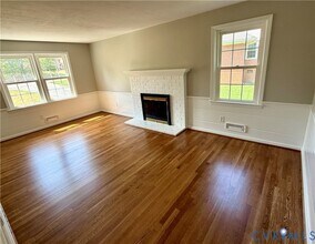 11402 Creekside Dr in Richmond, VA - Building Photo - Building Photo