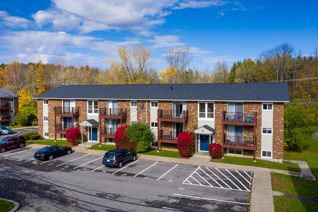 Brentwood Village Apartments in Liverpool, NY - Building Photo