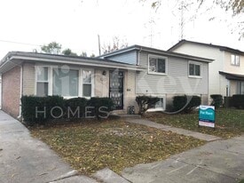 13329 S Mackinaw Ave in Chicago, IL - Building Photo