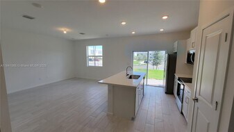 1759 SE 8th Ter in Florida City, FL - Building Photo