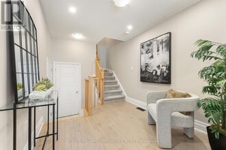7 Delano Wy in Newmarket, ON - Building Photo - Building Photo