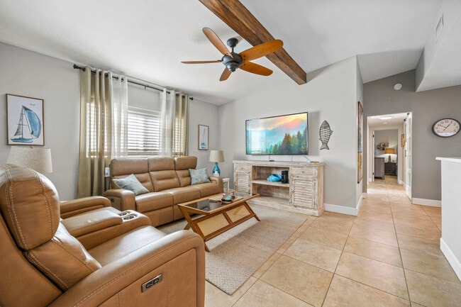 1340 S Orlando Ave in Cocoa Beach, FL - Foto de edificio - Building Photo