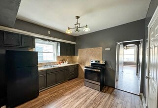 232 W Oak St in Shenandoah, PA - Building Photo - Building Photo