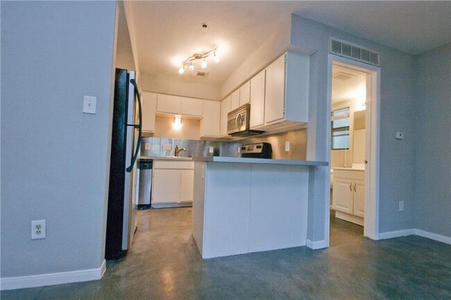 property at 1013 W 23rd St