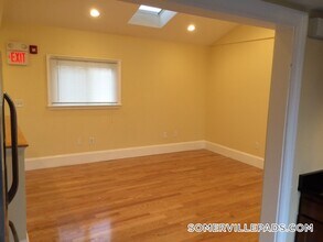 208 Holland St in Somerville, MA - Building Photo - Building Photo