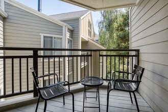 141 Saratoga Ave in Santa Clara, CA - Building Photo - Building Photo