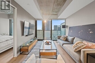 161 Roehampton Ave in Toronto, ON - Building Photo - Building Photo