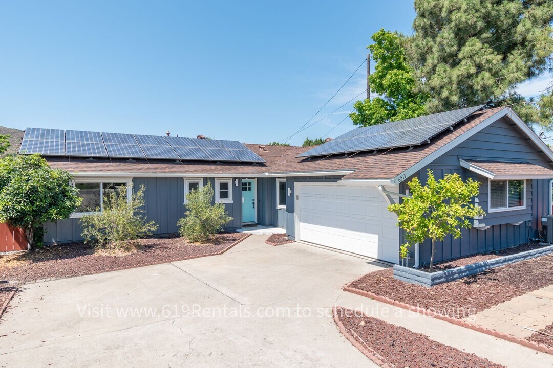 6513 Bantam Lake Cir in San Diego, CA - Building Photo