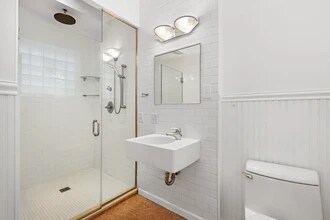 81 Montgomery St, Unit 4 in Jersey City, NJ - Building Photo - Building Photo