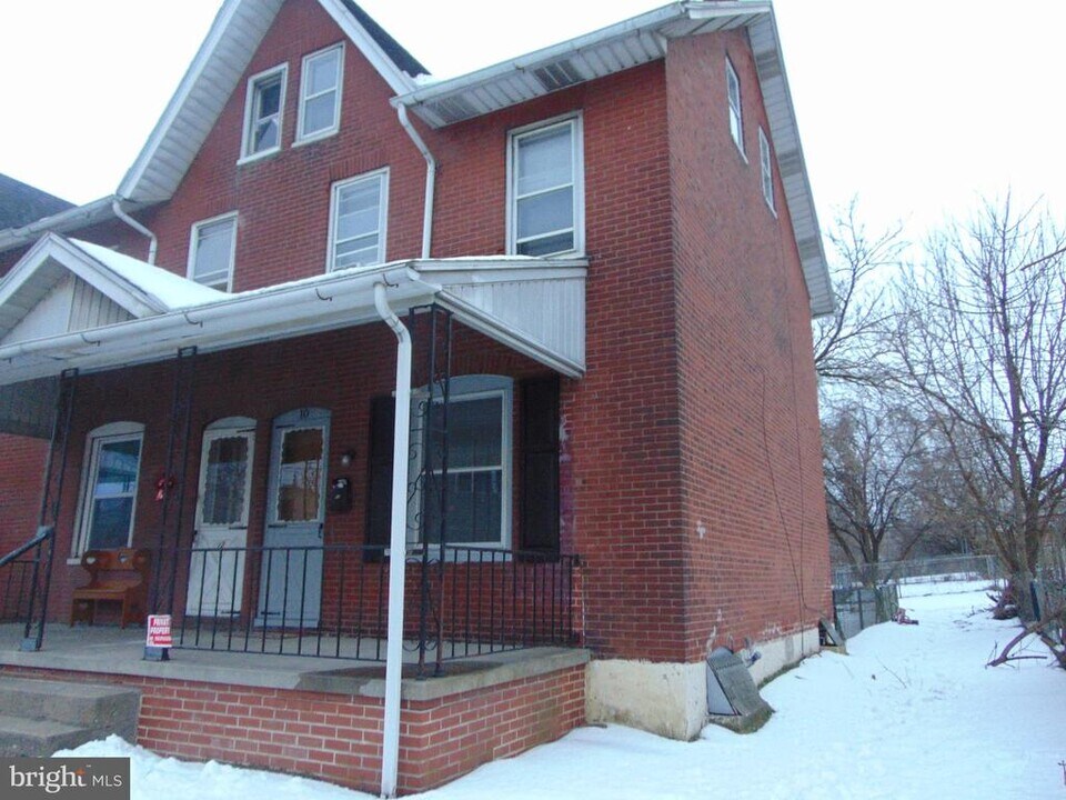 10 Strode Ave in Coatesville, PA - Building Photo