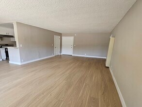 13535 Victory Blvd in Los Angeles, CA - Building Photo - Building Photo