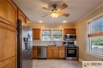 145 Willow St in East Brunswick, NJ - Building Photo - Building Photo