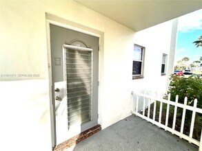 8300 Sunrise Lakes Blvd in Sunrise, FL - Building Photo - Building Photo