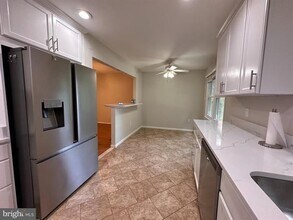 13 Carriage House Cir in Alexandria, VA - Building Photo - Building Photo