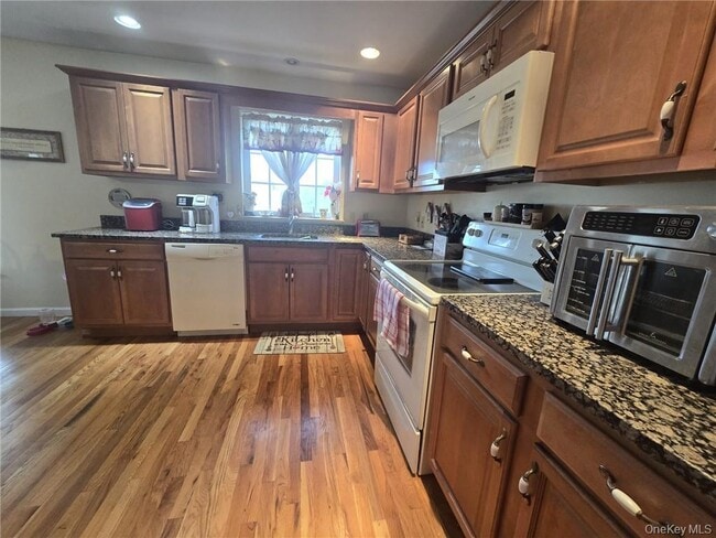 105 N Montgomery St in Walden, NY - Building Photo - Building Photo